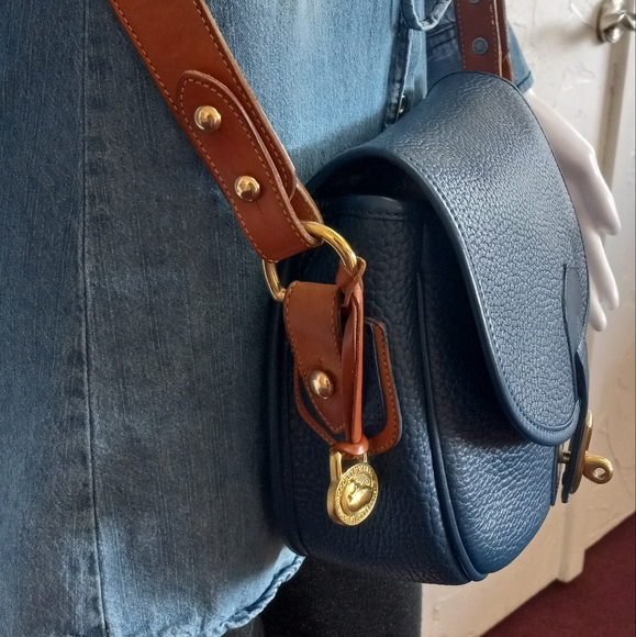 Dooney & Bourke, 1996 AWL Equestrian, Sporting Pouch - Picture 2 of 16